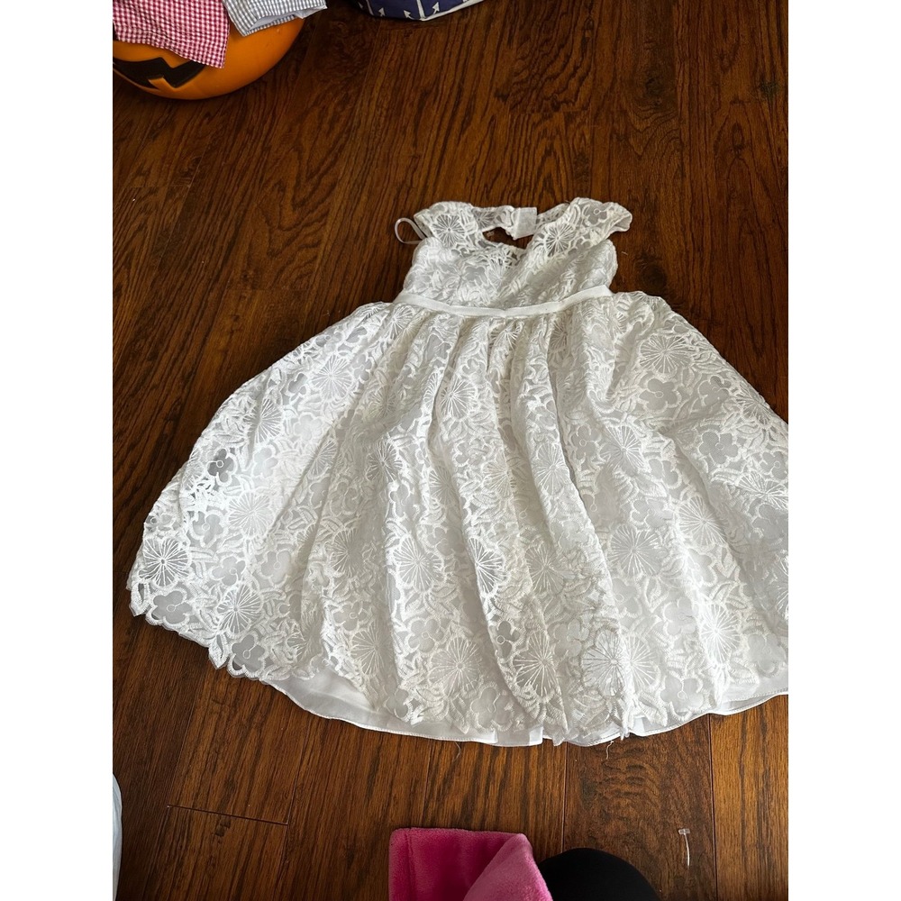 Davids Bridal Girls White Floral Lace Flower Girl Wedding Dress Size 6
